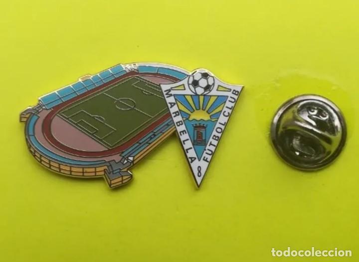 Sammlung von Pins: PIN DE FUTBOL - ESCUDO MAS ESTADIO - MARBELLA C.F. - MUNICIPAL DE MARBELLA - MALAGA