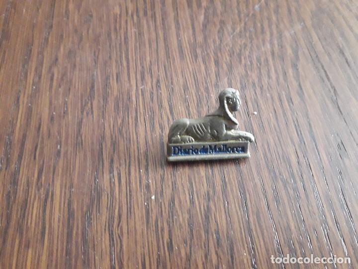 Pins de colecci&oacute;n: pin de publicidad, diario de Mallorca.