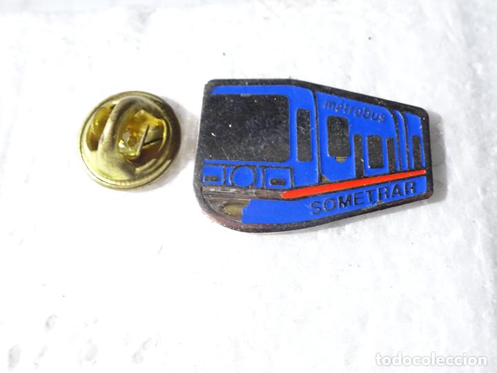 Collection pins: PIN DE TRENES FERROCARRILES. FRANCIA. SOMETRAR METROBUS