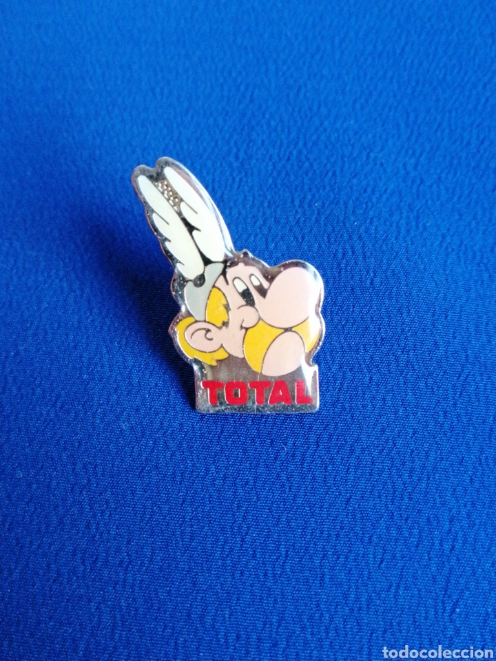 Sammlung von Pins: ASTERIX GASOLINERA TOTAL