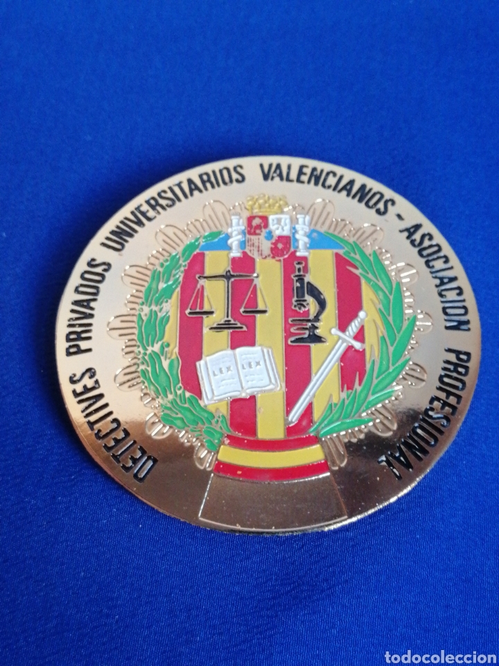 Pins de cole&ccedil;&atilde;o: DETECTIVES PRIVADOS UNIVERSITARIOS VALENCIANOS ASOCIACI&Oacute;N PROFESIONAL (COLOR DORADO)