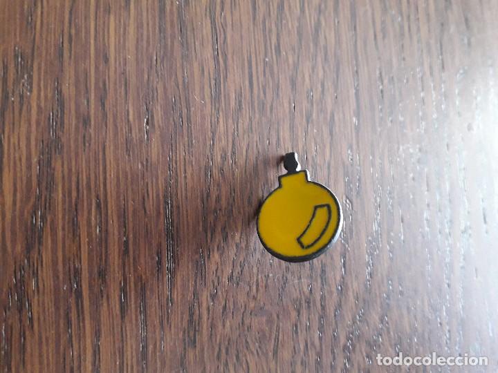 Pins de colecci&oacute;n: pin de bomba.