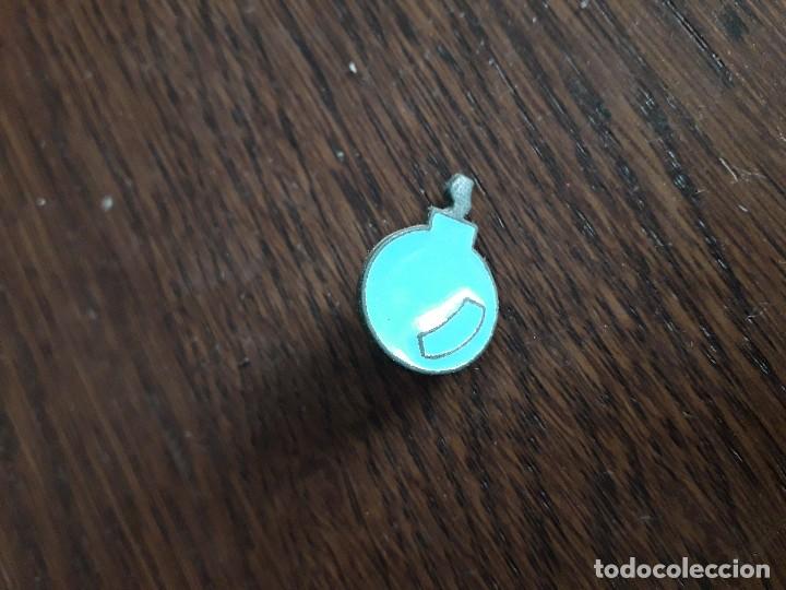 Pins de colecci&oacute;n: pin de bomba.