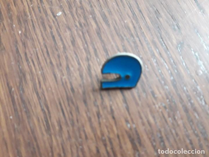 Pins de colecci&oacute;n: pin de casco de moto. - Foto 1