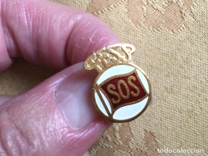 Pins de colecci&oacute;n: ANTIGUA INSIGNIA SOS - Foto 1