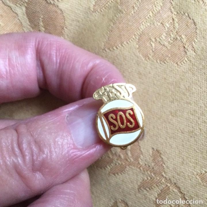 Pins de colecci&oacute;n: ANTIGUA INSIGNIA SOS - Foto 2