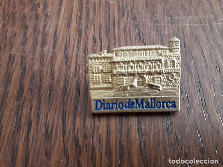 Pins e Spille di collezione: pin de diario de Mallorca.