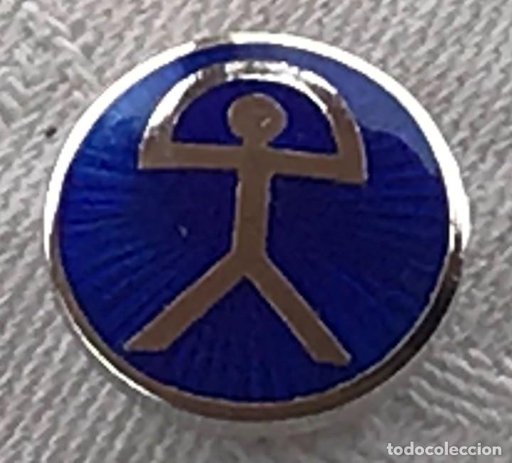 Pin's de collection: ANTIGUA INSIGNIA DE OJAL, INDALO, ALMERIA, ESMALTADA, MIDE 1,7 CMS.
