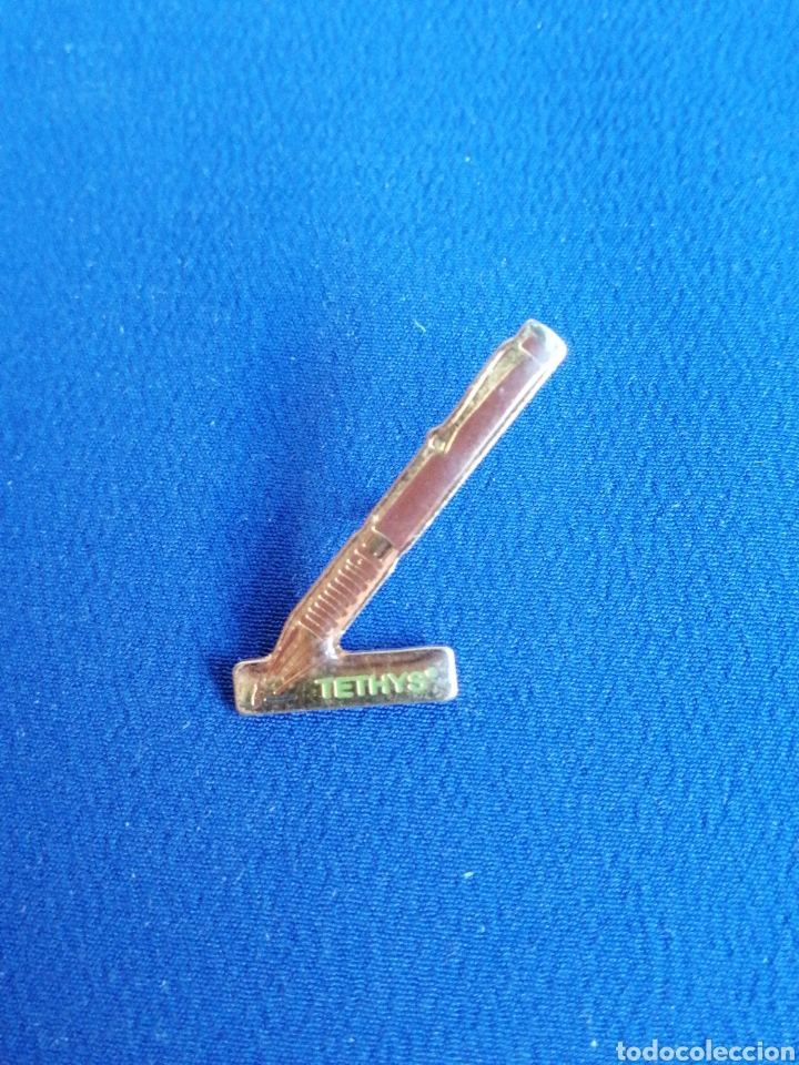 Pins de colecci&oacute;n: THEYS PLUMA PIN