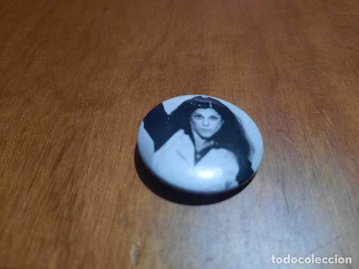 Sammlung von Pins: GILDA RADNER. CINE CHAPA. PIN. SIN USO. 0,31 MM. DE DI&Aacute;METRO. MET&Aacute;LICO POR DETR&Aacute;S. DIFICIL
