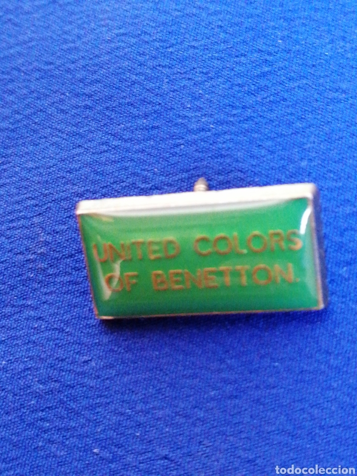 Sammlung von Pins: UNITED COLORES OF BENETTON PIN