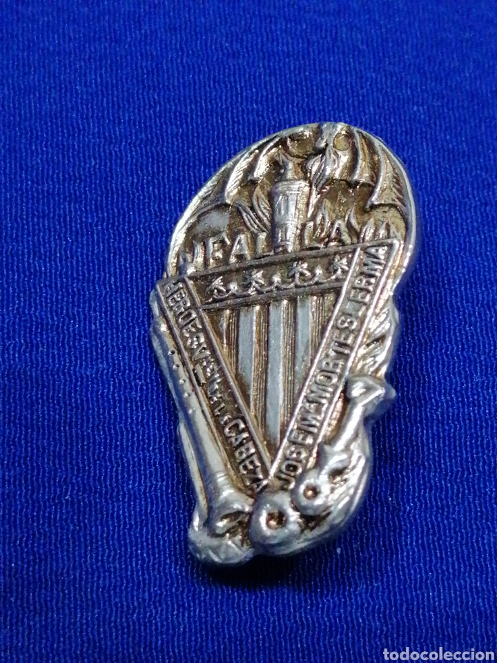 Pins de colecci&oacute;n: FALLA VIRGEN DE LA CABEZA - JOS&Eacute; MARIA MORTES LERMA N&Uacute;MERO 282 INSIGNIA DE ALFILER PLATEADA