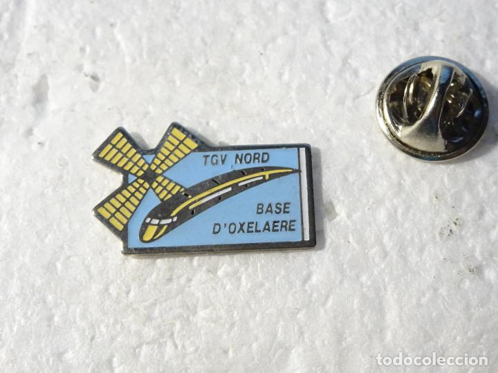 Collection pins: PIN DE TRENES FERROCARRILES. FRANCIA TGV NORD BASE D'OXELAERE