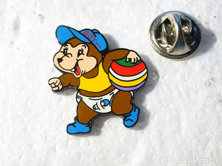 Collection pins: PIN DE TRENES FERROCARRILES. FRANCIA GRAN BRETA&Ntilde;A. EUROT&Uacute;NEL EURO TUNNEL. MASCOTA