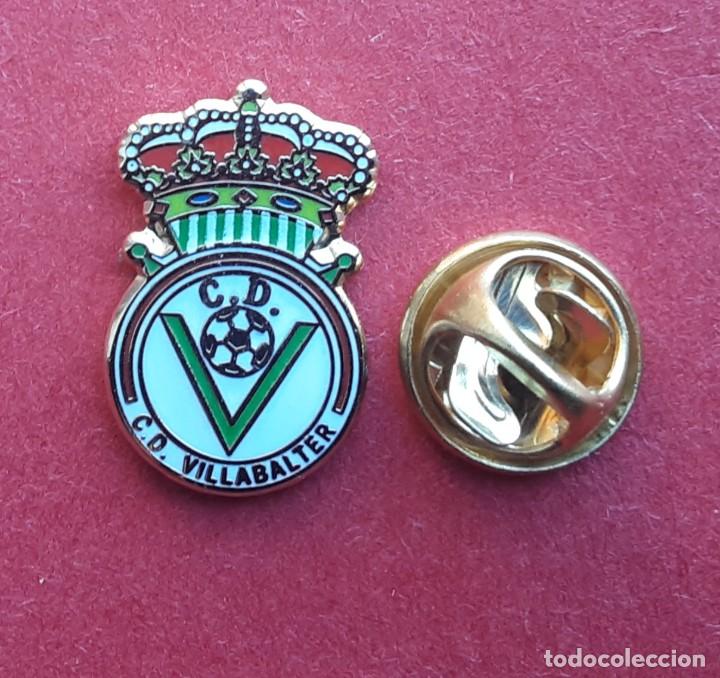 Pins de colecci&oacute;n: PIN FUTBOL ESMALTADO - ESCUDO FUTBOL - C.D. VILLABALTER - VILLABALTER - LEON
