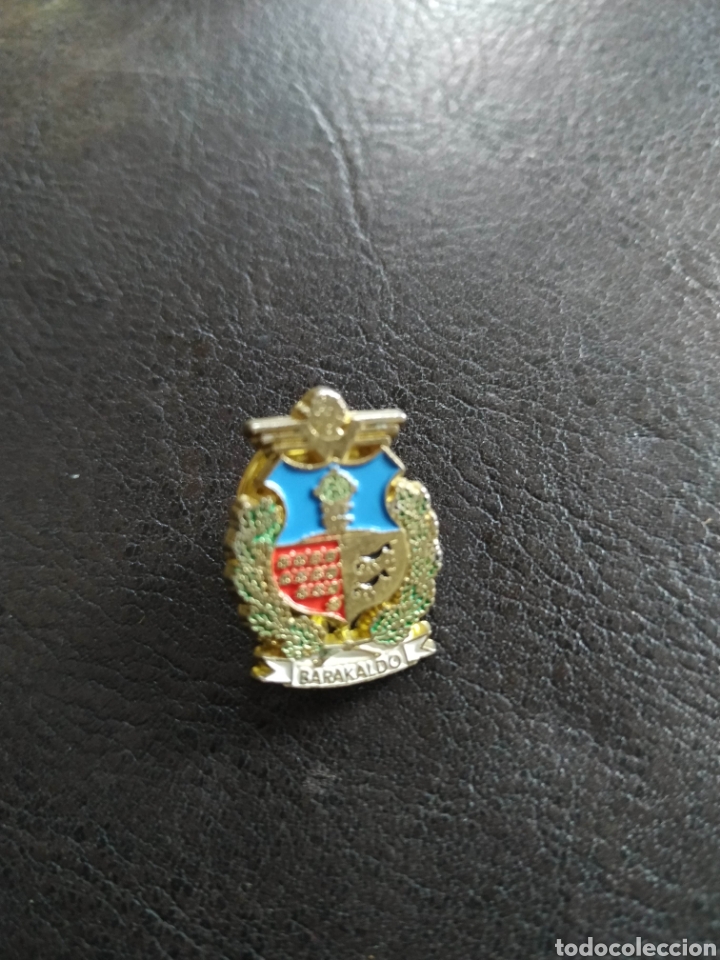 Collection pins: Pin escudo her&aacute;ldico municipio poblaci&oacute;n Barakaldo