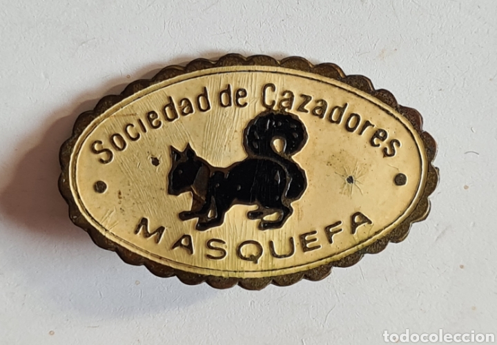 Pins de colecci&oacute;n: Antigua Insignia aguja Sociedad de Cazadores Masquefa - Comarca Anoia Caza - Ardilla Gineta