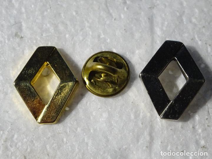Collection pins: 2 PINS DE COCHES MOTOS. RENAULT. LOGO MARCA AUTOM&Oacute;VILES.