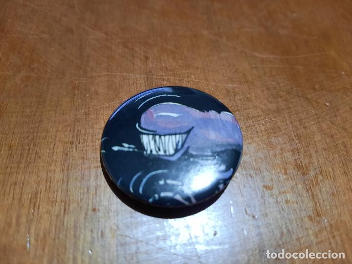 Sammlung von Pins: ALIEN. DIBUJO. CINE. COMIC. CHAPA. PIN. 0,31 MM. DETR&Aacute;S MET&Aacute;LICA. SIN USO. DIFICIL