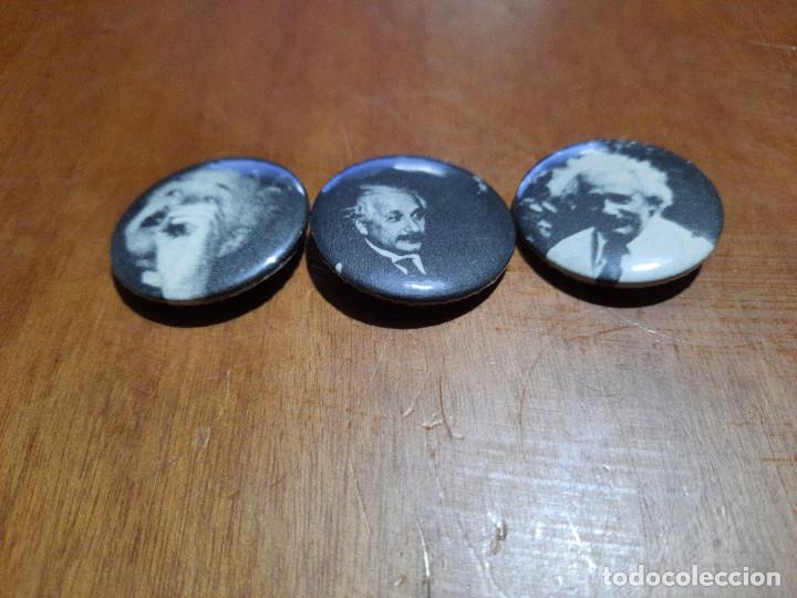 Pins de colecci&oacute;n: ALBERT EINSTEIN. BLANCO Y NEGRO. 3 CHAPA. PIN. 0,31 MM. DI&Aacute;METRO. DETR&Aacute;S MET&Aacute;LICO. SIN USO. DIFICIL