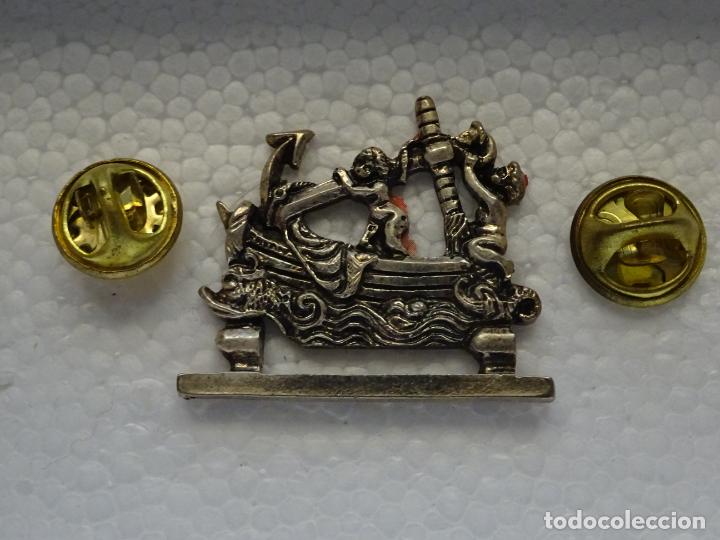 Pins de colecci&oacute;n: PIN DOBLE. LLAMADOR DE TRONO DE SEMANA SANTA HERMANDADES SEVILLA PASO VIRGEN ESPERANZA TRIANA
