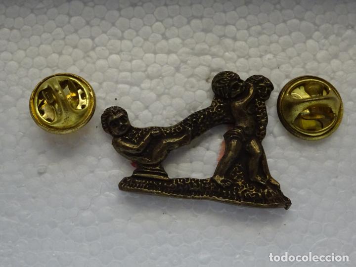 Pins de cole&ccedil;&atilde;o: PIN DOBLE. LLAMADOR DE TRONO DE SEMANA SANTA HERMANDADES SEVILLA PASO CRISTO EL CACHORRO