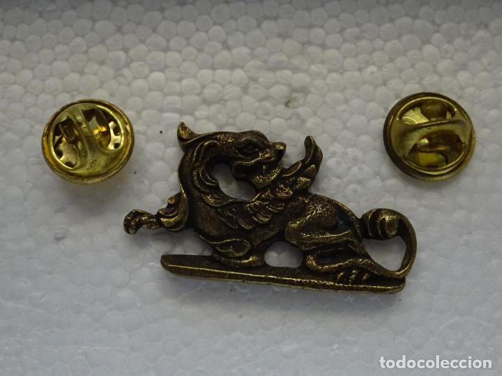 Pins e Spille di collezione: PIN DOBLE. LLAMADOR DE TRONO DE SEMANA SANTA HERMANDADES SEVILLA PASO MISTERIO QUINTA ANGUSTIA