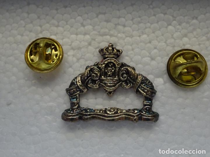 Pins de cole&ccedil;&atilde;o: PIN DOBLE. LLAMADOR DE TRONO DE SEMANA SANTA COFRAD&Iacute;AS HERMANDADES SEVILLA. PASO LA TRINIDAD