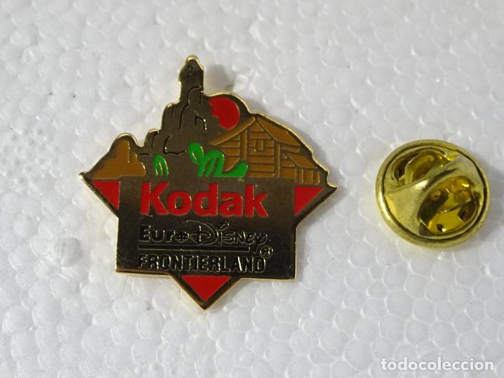 Sammlung von Pins: PIN DE DIBUJOS ANIMADOS. PARQUE ATRACCIONES EURO DISNEY. EURODISNEY. FRONTIERLAND. KODAK