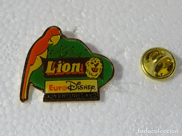 Pin's de collection: PIN DE DIBUJOS ANIMADOS. PARQUE ATRACCIONES EURO DISNEY. EURODISNEY CHOCOLATINAS LION ADVENTURELAND