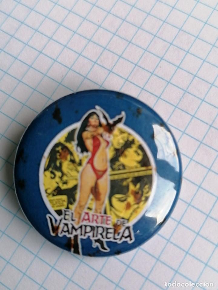 Pins de colecci&oacute;n: CHAPA INSIGNIA DE ALFILER EL ARTE DE VAMPIRELLA