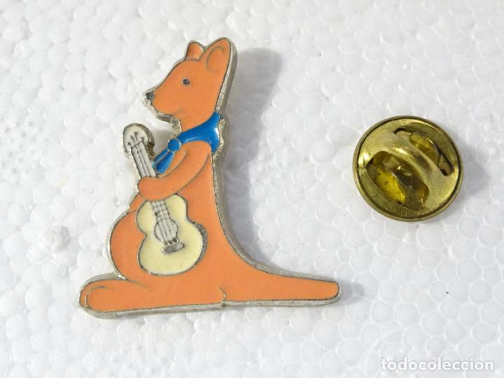 Pin's de collection: PIN DE SCOUTS BOYSCOUTS. FESTIVAL SCOUT CANCI&Oacute;N CANGURO