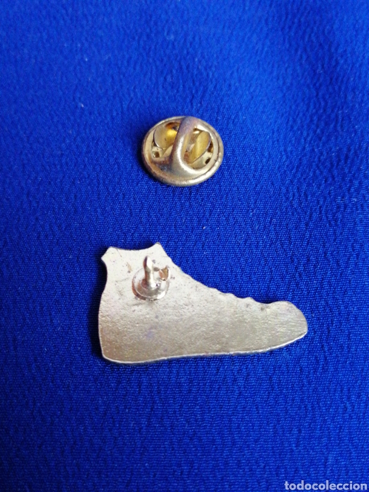 Pins de colecci&oacute;n: CONVERS BOTA PIN - Foto 2