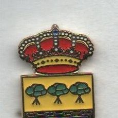 Pin's de collection: PIN-HERALDICO-MADROÑAL-SALAMANCA. Lote 323054933