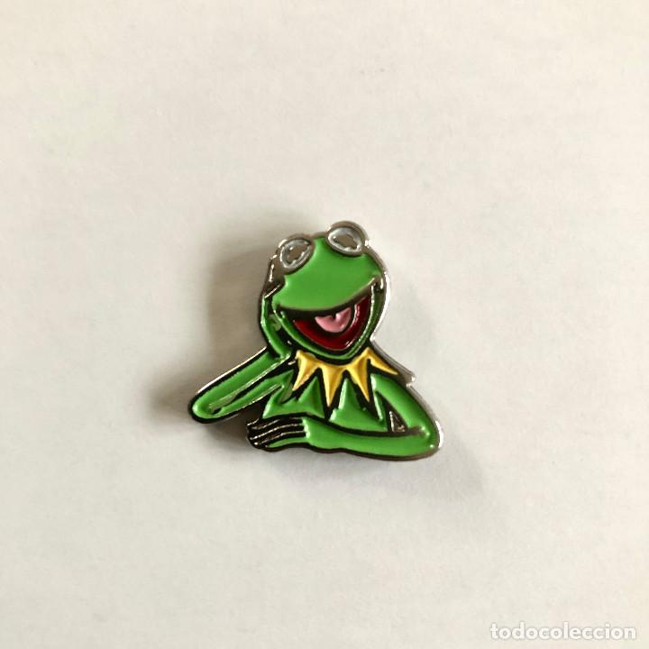Pins e Spille di collezione: PIN MET&Aacute;LICO ESMALTADO RANA GUSTAVO KERMIT THE FROG SESAME STREET
