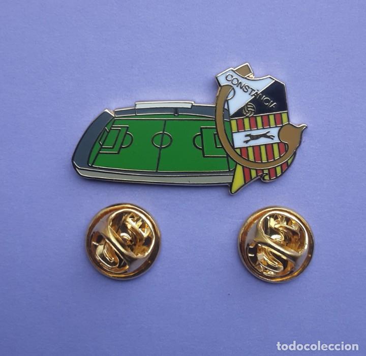 Sammlung von Pins: PIN FUTBOL - ESMALTE - ESCUDO MAS ESTADIO - C.E. CONSTANCIA - CAMP NOU D'INCA- INCA - MALLORCA