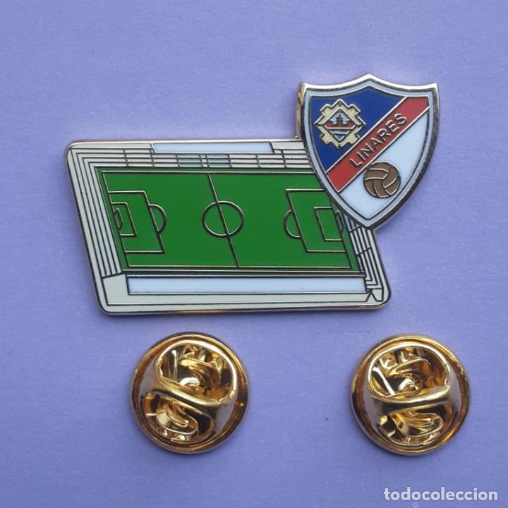 Sammlung von Pins: PIN FUTBOL - ESMALTE - ESCUDO MAS ESTADIO - LINARES DEPORTIVO - MUNICIPAL DE LINAREJO - LINARES - JA