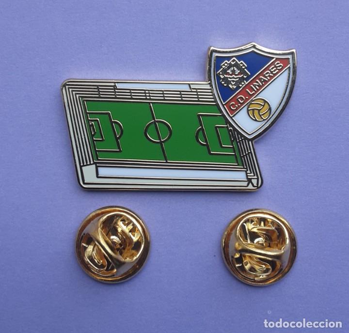 Sammlung von Pins: PIN FUTBOL - ESMALTE - ESCUDO MAS ESTADIO - C.D. LINARES - MUNICIPAL DE LINAREJO - LINARES - JA