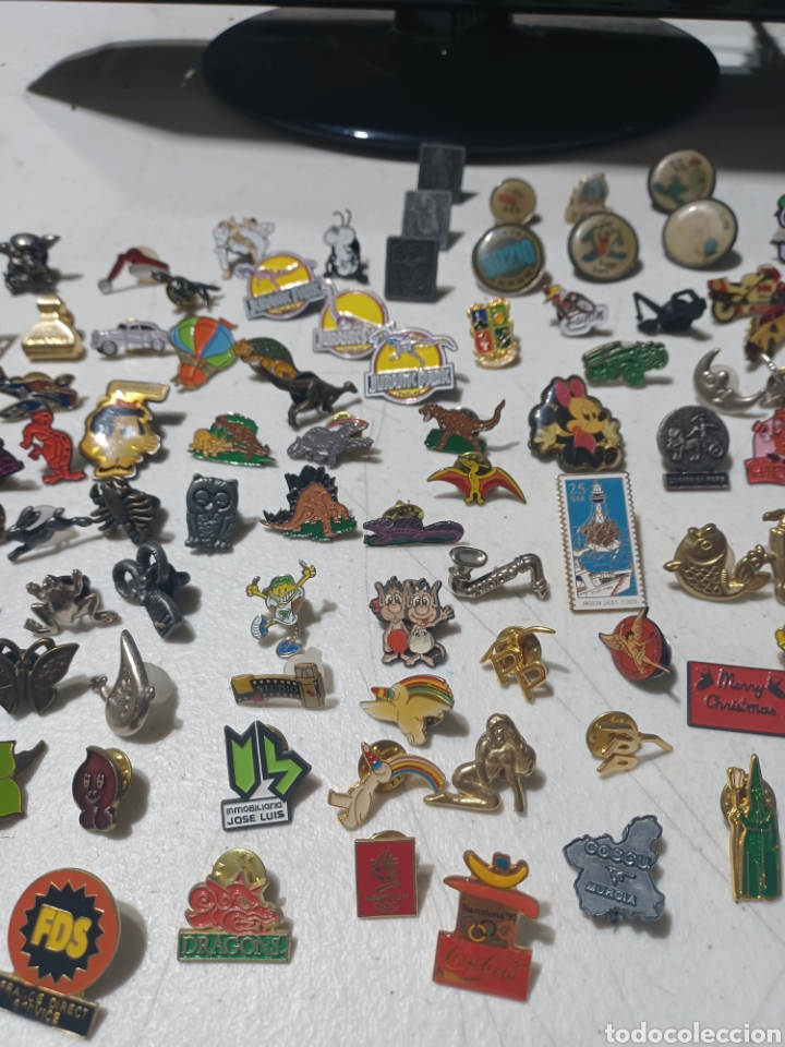 Pins de colecci&oacute;n: Lote m&aacute;s de 110 pins variados - Foto 4