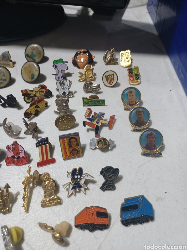 Pins de colecci&oacute;n: Lote m&aacute;s de 110 pins variados - Foto 7