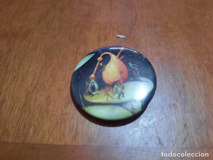 Sammlung von Pins: EL BOSCO. EL JARDIN DE LAS DELICIAS. CHAPA. PIN. 0.31 MM. DETR&Aacute;S MET&Aacute;LICA. BUEN ESTADO. SIN USO