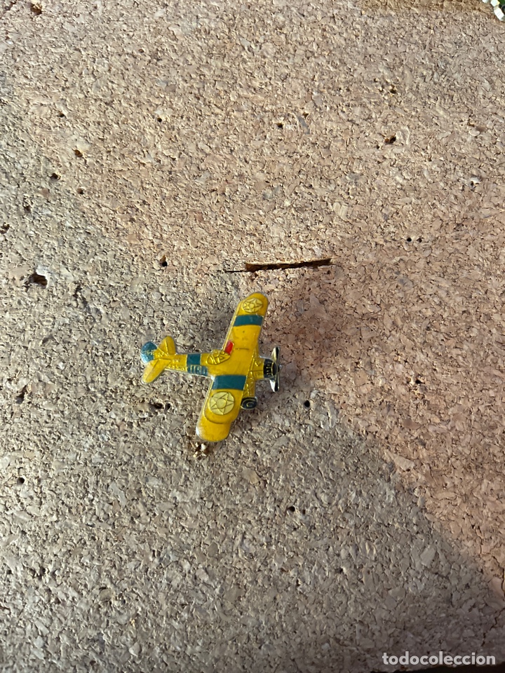 Pin's de collection: Pin avion