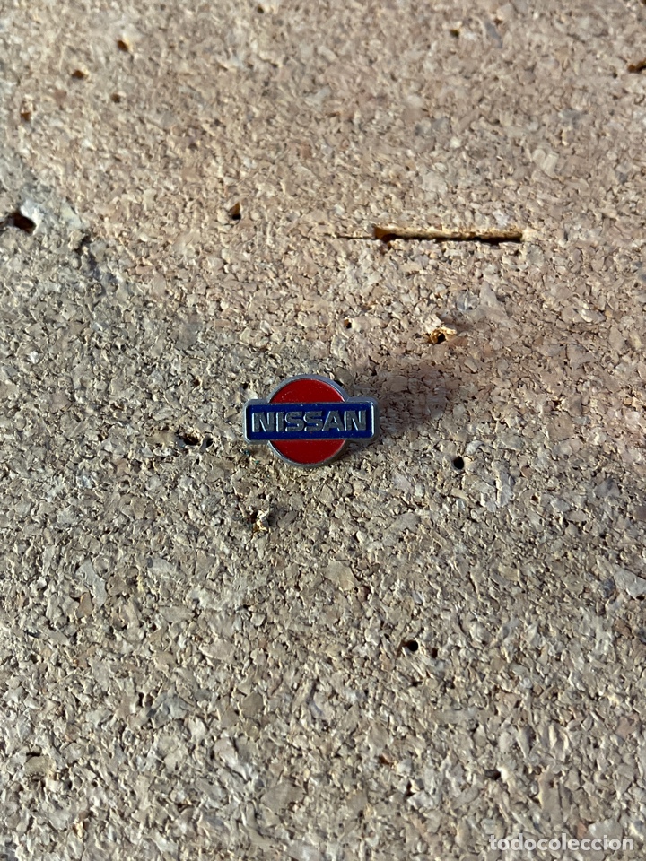 Pins de colecci&oacute;n: pin antiguo marca Nissan - Foto 1