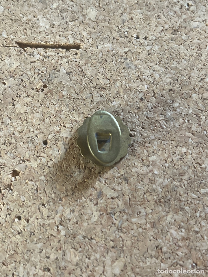 Pins de colecci&oacute;n: Insignia de solapa a identificar - Foto 2