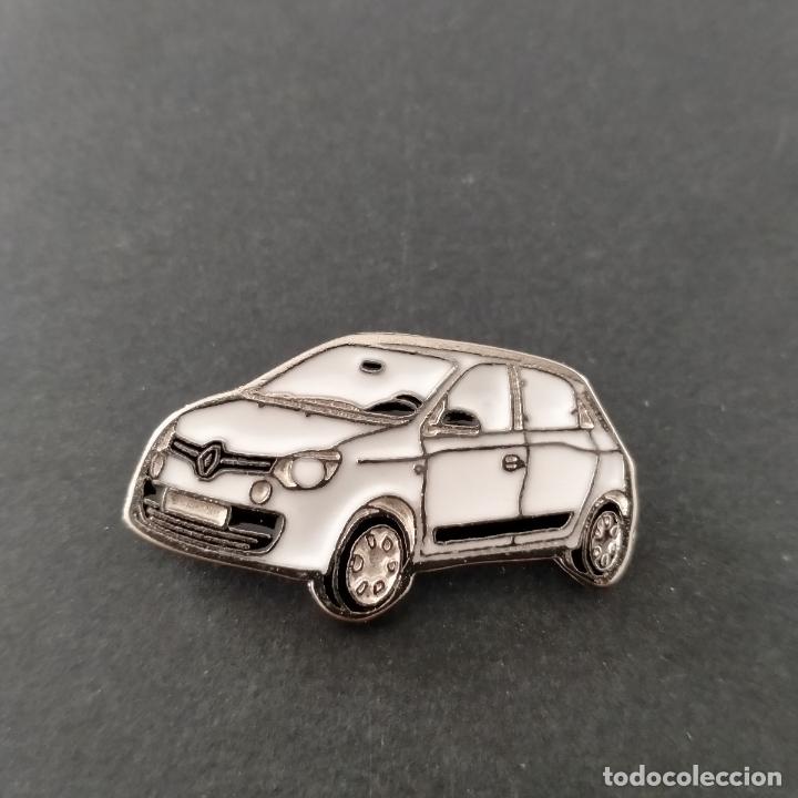 Pins de colecci&oacute;n: Pin renault twingo blanco - Foto 1