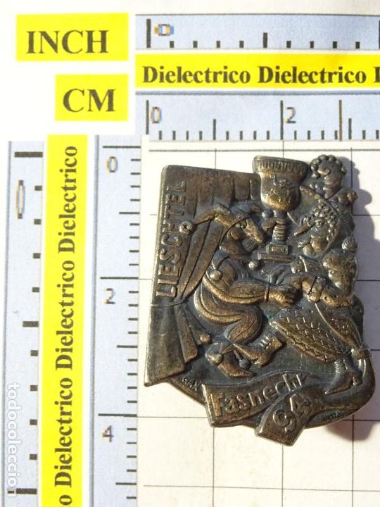 Pin's de collection: BROCHE INSIGNIA DE CARNAVAL CARNAVELES ALEMANIA 1994 LIESCHTEL FASNECHT