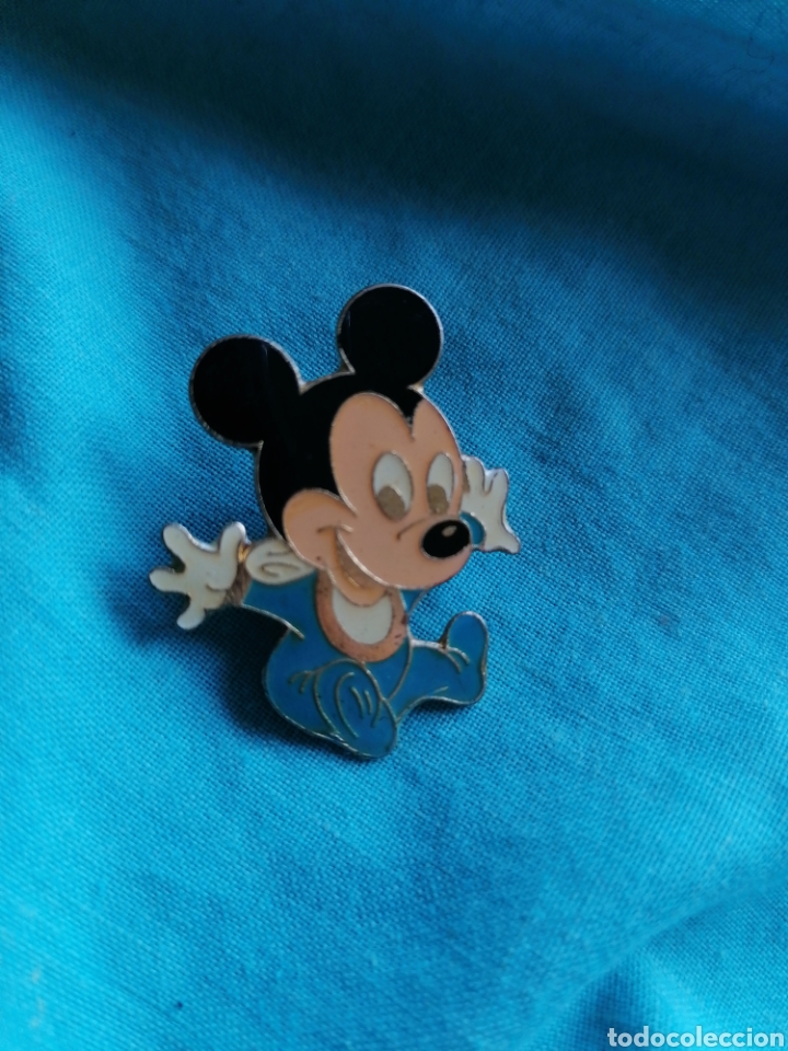 Pins de colecci&oacute;n: Pin personaje Disney Mickey Mouse beb&eacute; ni&ntilde;o peque&ntilde;o