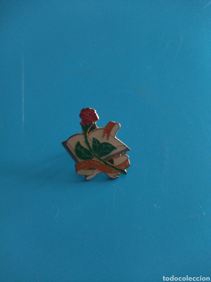 Pin's de collection: PIN DIADA SANT JORDI ROSA LLIBRE CATALUNYA