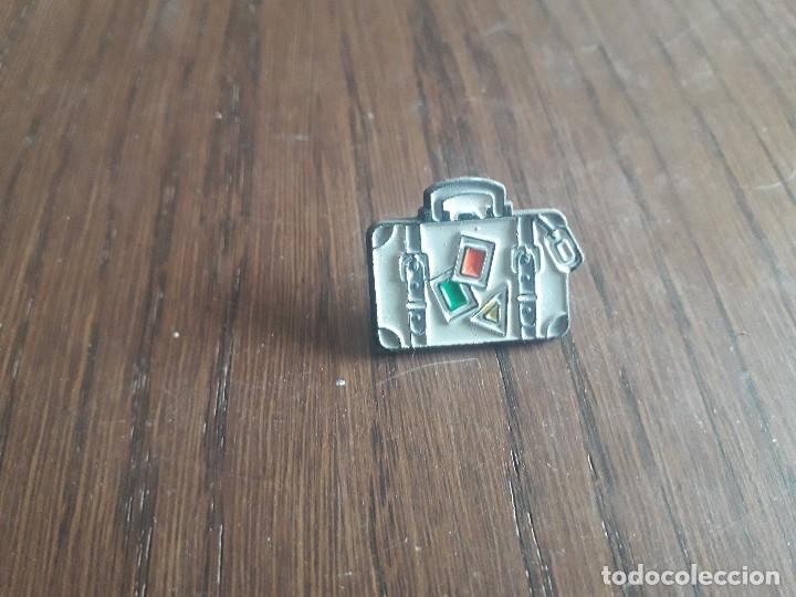 Pins de colecci&oacute;n: pin de maleta de viaje.