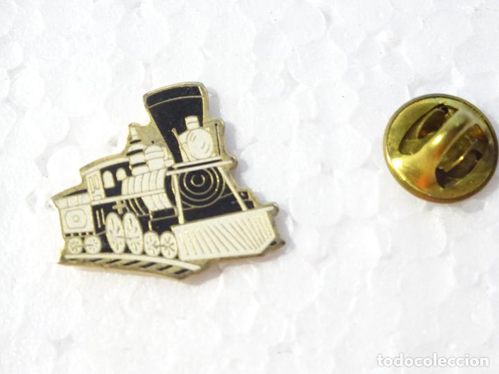Pins e Spille di collezione: PIN DE TRENES FERROCARRILES. LOCOMOTORA VAPOR